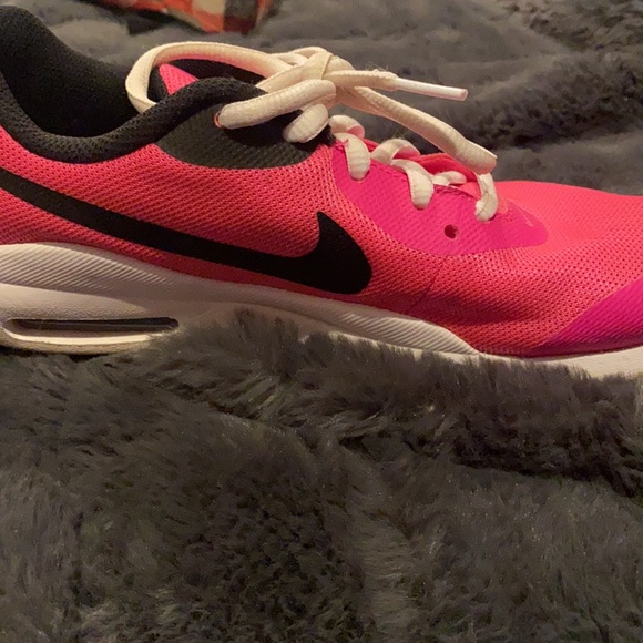 COPY - Women’s Nike Air Max - Picture 3 of 6